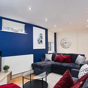 Stunning Hepburn Suite! Bath